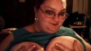 Ugly and fa as fuck webcam hooker squeezes her huge saggy melons