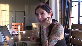 Punk pornstars Joanna and Moreta behind the scenes