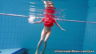 UnderwaterShow Video: Avenna