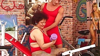 Sporty hairy bush bbw granny enjoys rough big cock fucking at the gym by her fitness coach