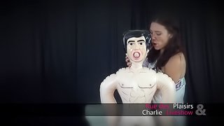 Charlie et la poupée gonflable GLADIATOR