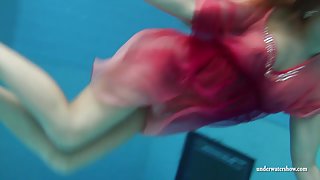 UnderwaterShow Video: Silvie