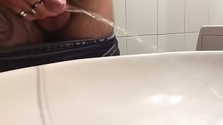 Spy cam pissing il mio capo in pizzeria toilet