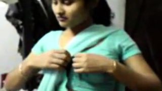 Indian Girl in Saree seducing