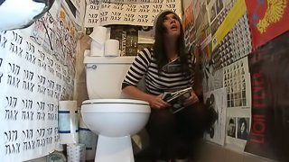 She gets flexible to take his dick in the little bathroom