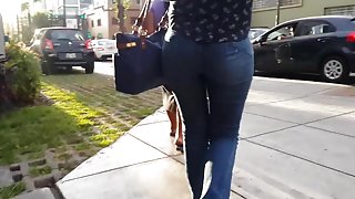 SEXY junior GIRL WALKING IN JEANS