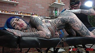 Kinky freak Amber Luke - Big tattooed tits & tattooed asshole live