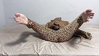 pervert cheetah masturbating and CUMMING on my wrinkled soles