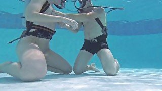 Swimming pool hardcore fucking of Minnie Manga