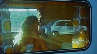 Brigitte Lahaie in Scene 2 Auto-stoppeuses en chaleur (1978)