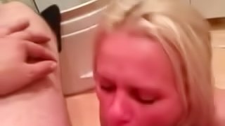 Amateur blonde kneels in front of her man to suck his wang