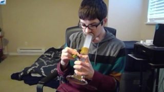 Cute Young Nerd Does Rips