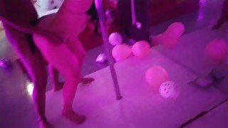Stripper follada por el culo en la sala VIP