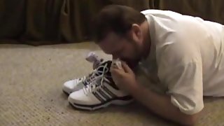 ADDICTED SNEAKER SNIFFER