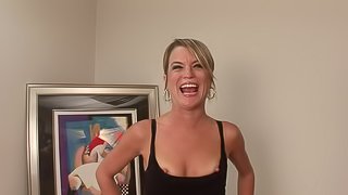 Blonde milf demonstrates her toes and holes in solo clip