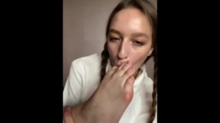 Teen with pigtails self worship. Toes sucking and licking 