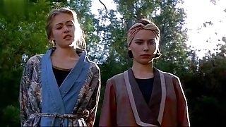Elle MacPherson,Kate Fischer,Pamela Rabe,Tara Fitzgerald,Portia De Rossi in Sirens (1994)