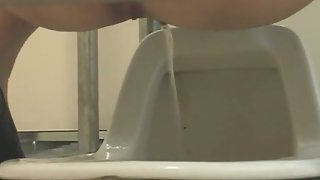 Putting spy cam down and shooting pussies pissing action