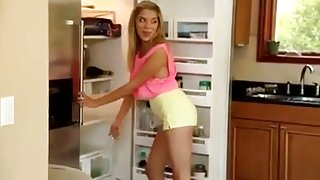 Lia lorgets fucked in the kitchen