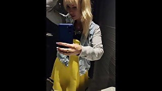 A cute milf, café masturbation