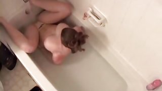 Busty wife giving her pussy under the streams of water