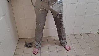 Big dick pissing in skinny pants