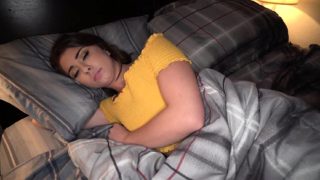 Cannot Resist Fuck My Fever Stepdaughter