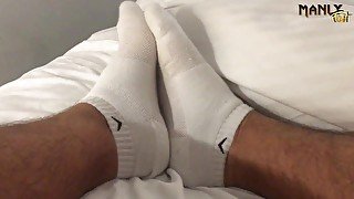 ENJOY MY LITTLE FOOT TEASE - NETFLIX & CHILL - MANLYFOOT - 📺 🦶