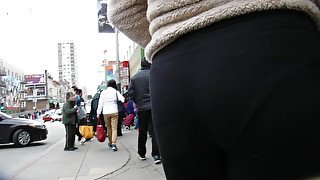 Asian teen ass in skin-tight leggings