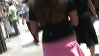 Hot brunette with a yummy butt in an upskirt video