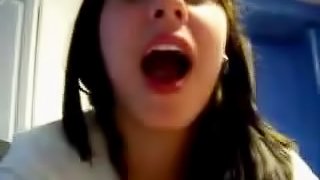 Homemade video of a hot brunette babe sucking her BF' cock