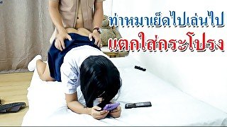 เย็ดนักเรียนไทย ท่าหมาเเตกใส่กระโปรง Doggy Style Cum on skirt white socks thai student