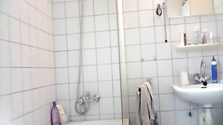 My hot gf doesn't fuck without taking a shower