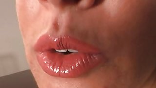 Sara thinks u're a foot pervert