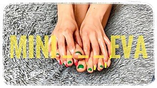 Mini Eva Shows a Fetish With a Massage of Sexy Wt Feet 4k 18+