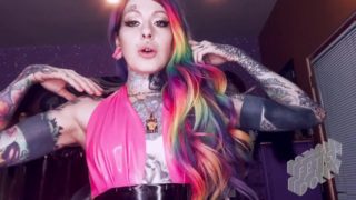 TATOED SEXY MISTRESS FETISH DOLLY IN LATEX MESMERIZING YOU TO BE HER SLAVE