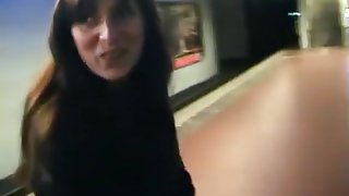 Amateurs fuck in the subway