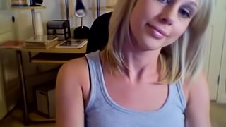 Flirtatious Li Ann meets a guy online & teases him on webcam