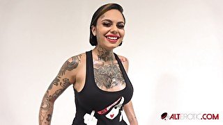 Interview with busty tattooed beauty Genevieve Sinn