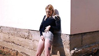 Slutty blonde tattooed babe Carly Rae swallows cum outdoors