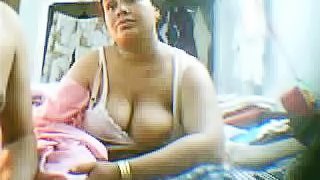 Fat Indian mature lady having sex in homemade video