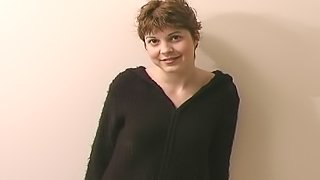 Chick with short hair knows how to make her lover's cock hard