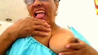 Colombian mature fingering on webcam (no sound)