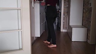Horny MILF in yoga pants has no money to pay the delivery guy - quickie sex with clothes