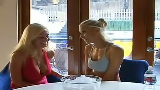 Two charming blondes eat each other's pussies in the bathroom