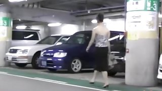 Walking down the indoor parking lot and top sharking video